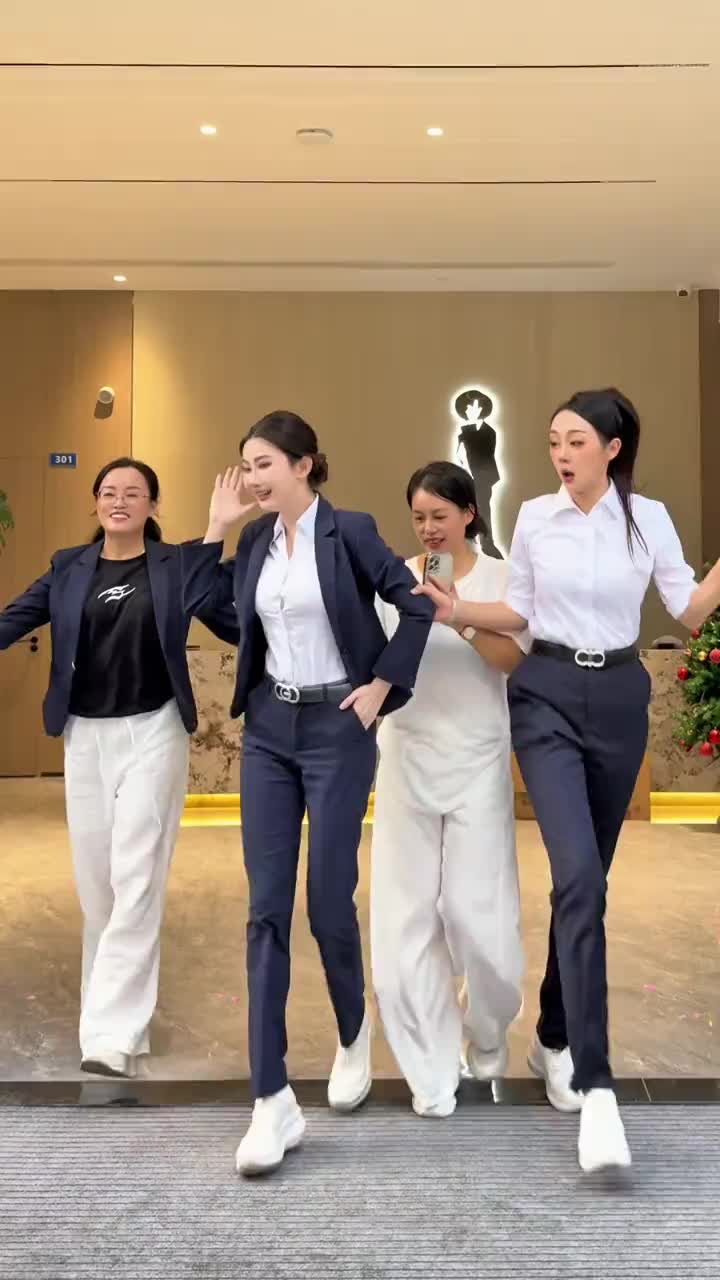 @Sally 王雪莉 大笑笑