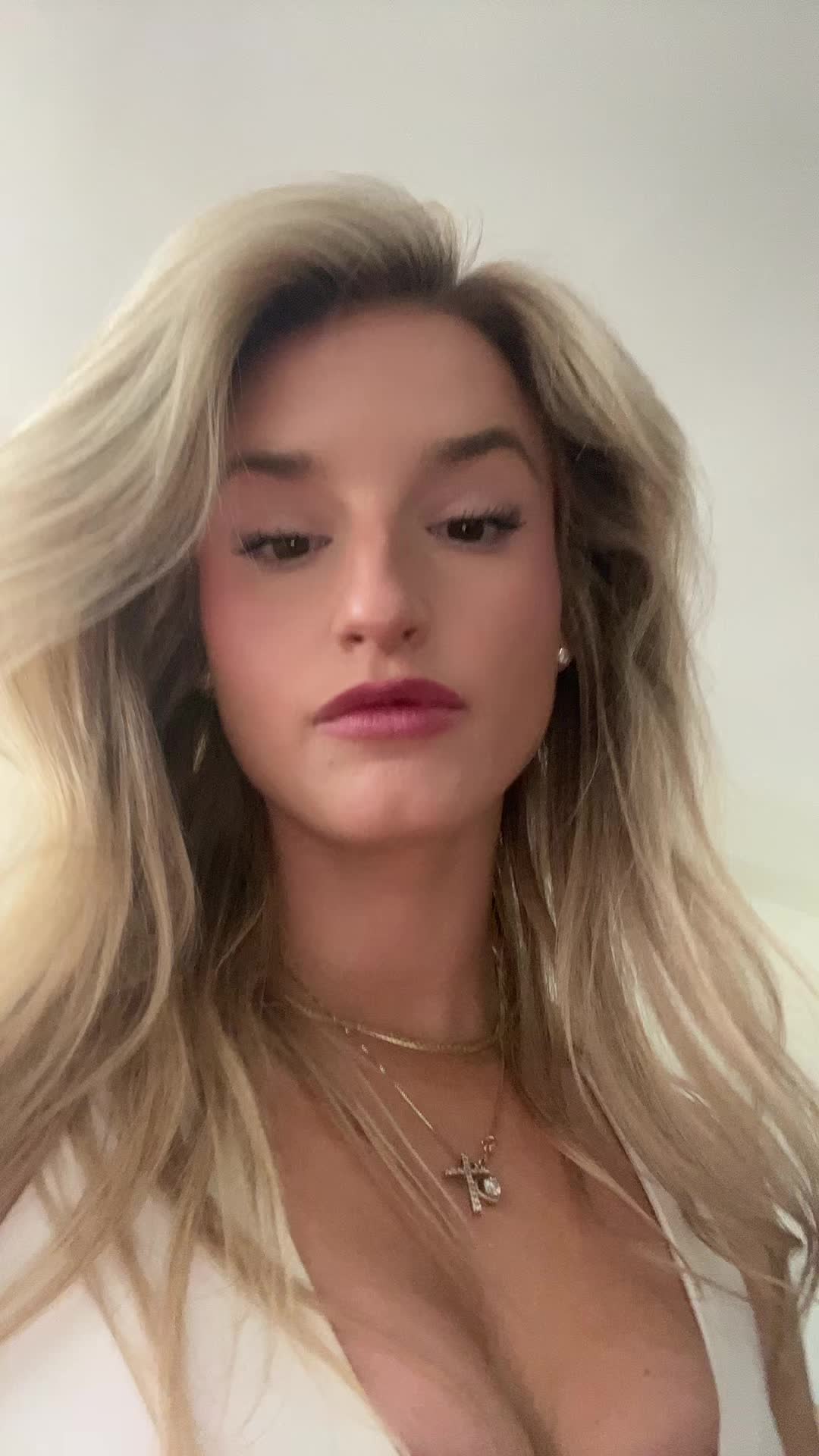 @aminahwood_