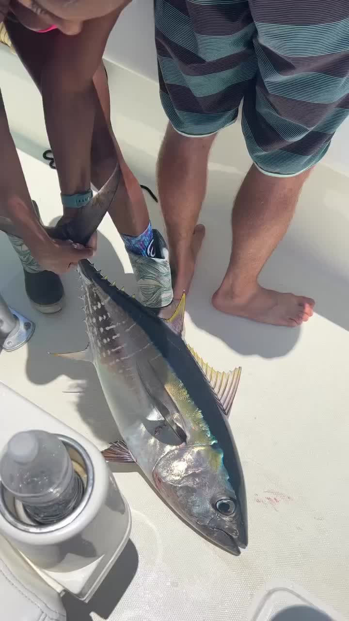 @hotgirlsfishing