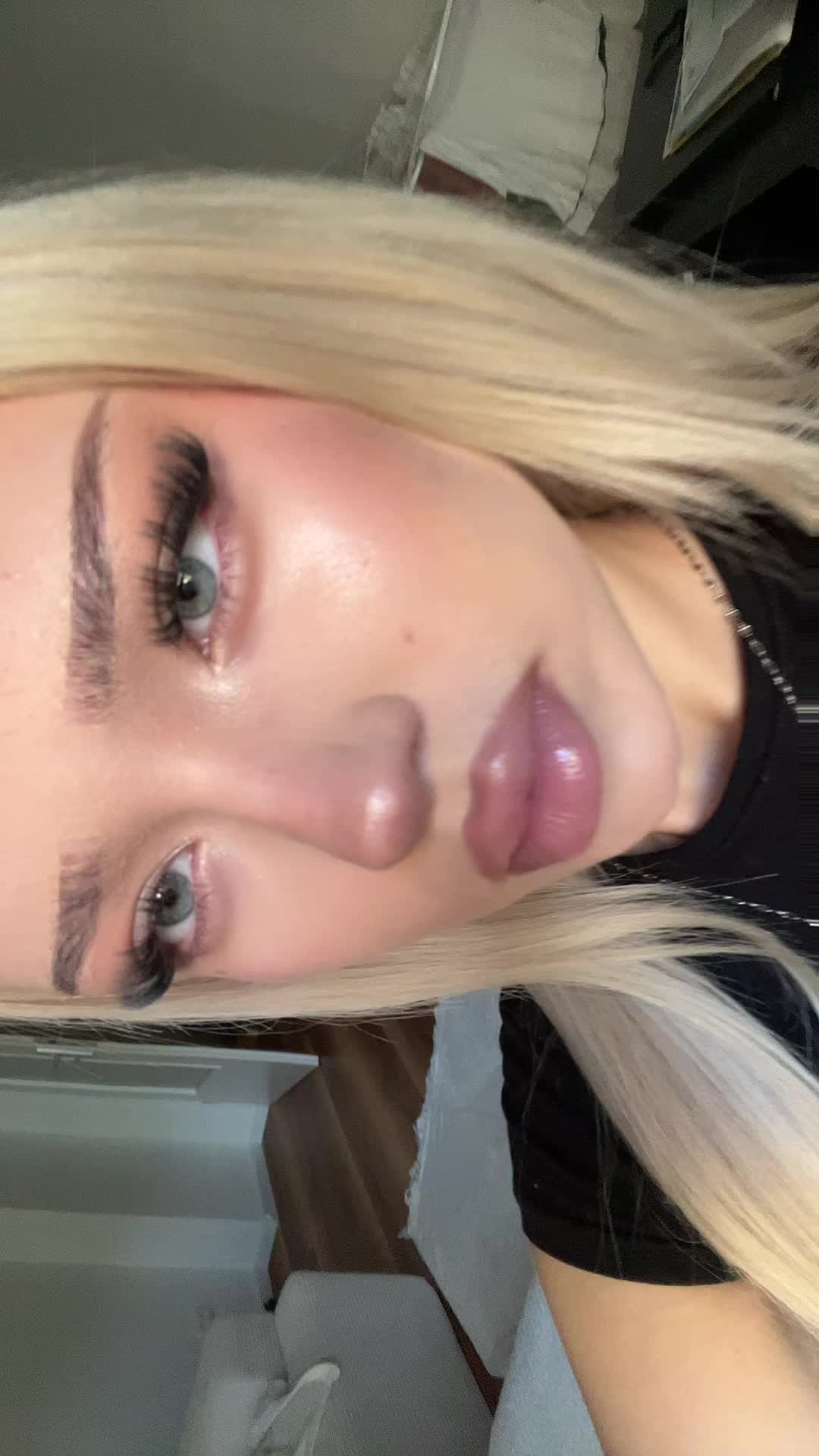 @аня
