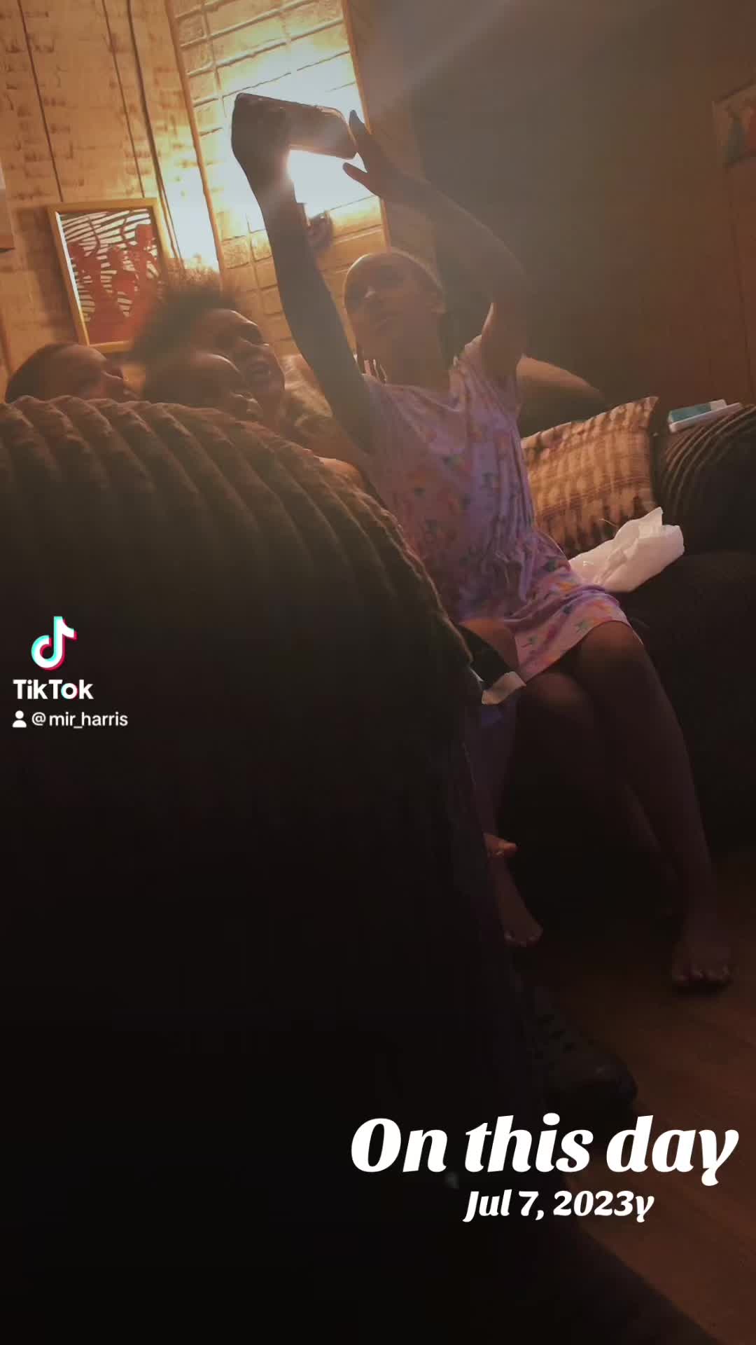 @Ayo_Mia