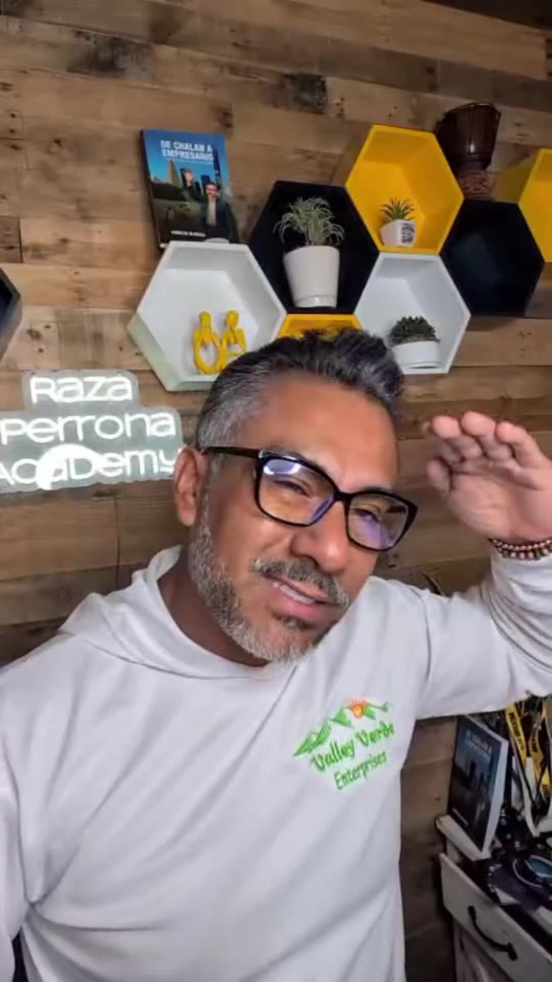 @Raza Perrona