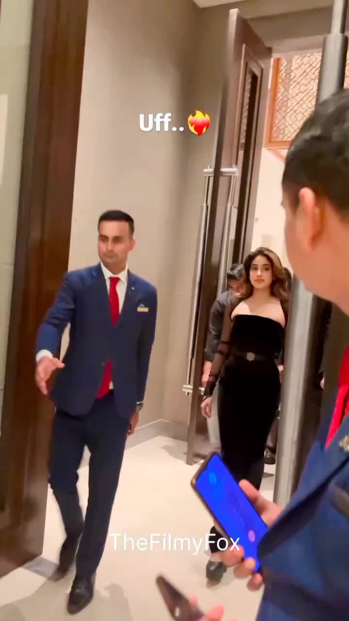 @Janhvi Kapoor Official