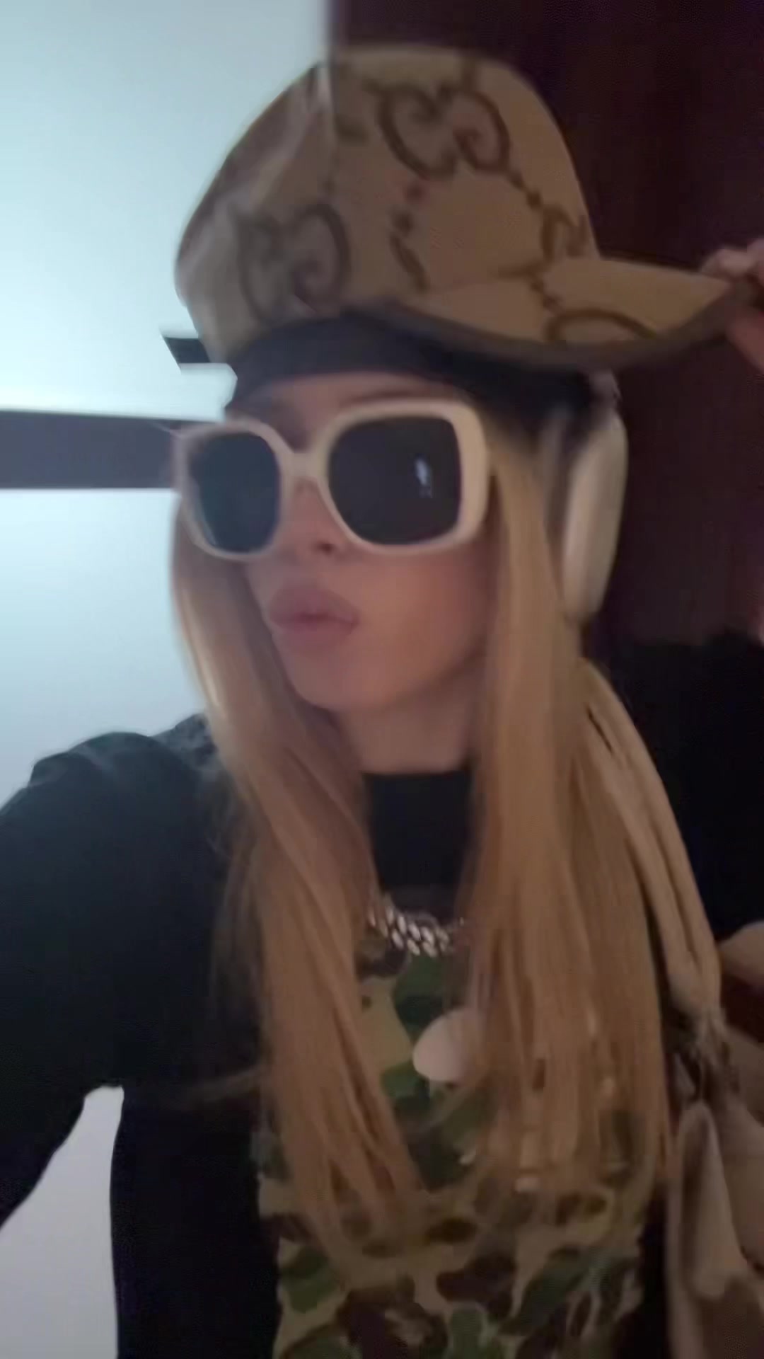 @lizzitak