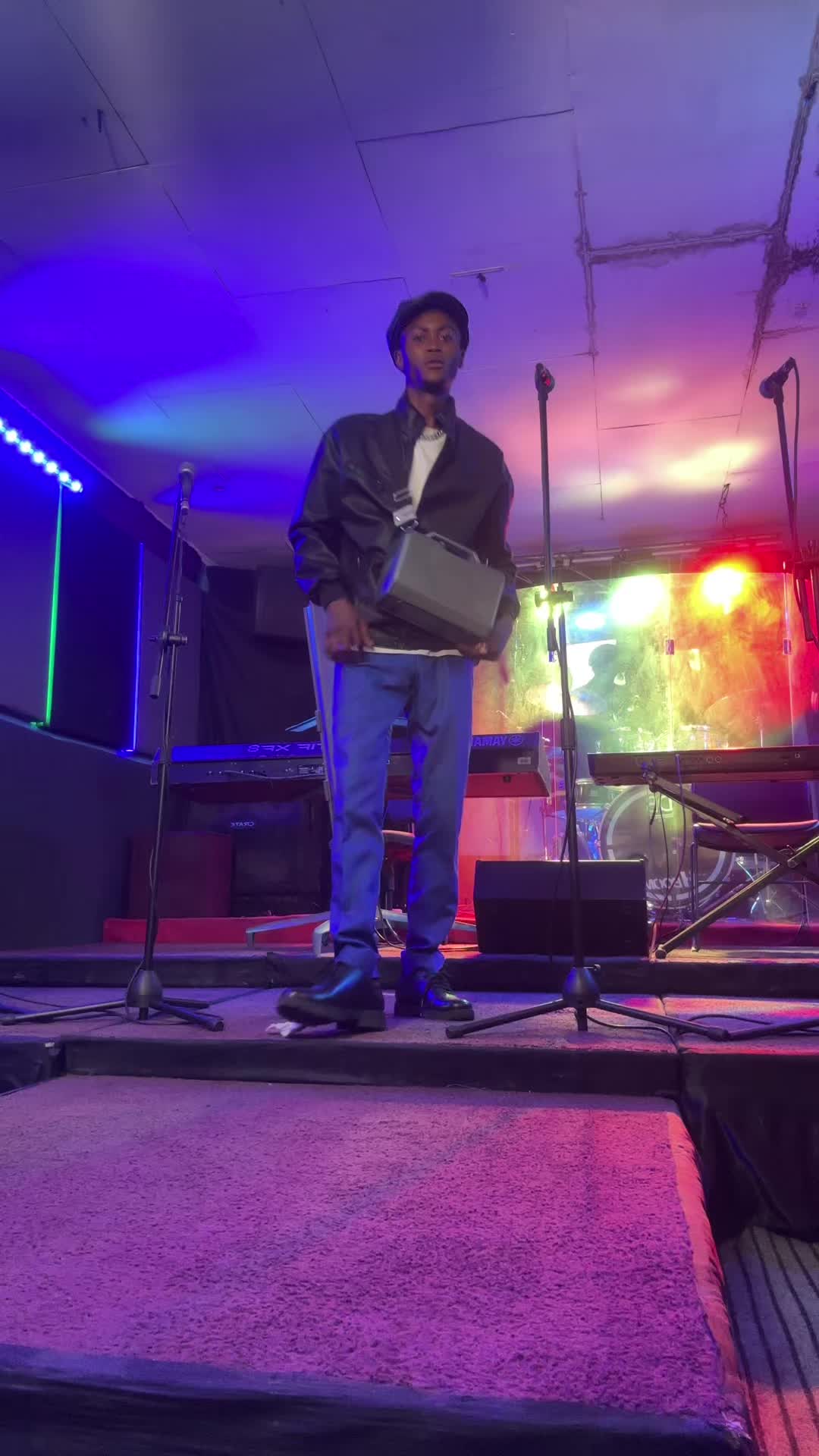 @ℤ𝕚𝕠𝕟 001🐝