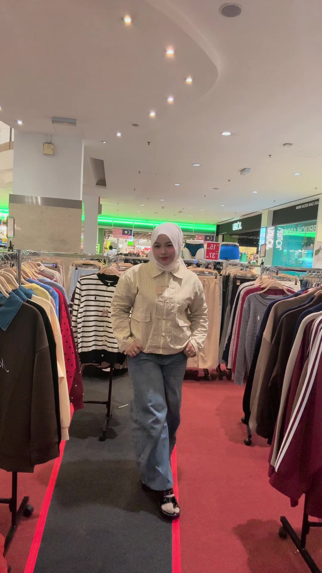 @Sofia.Fashion’s