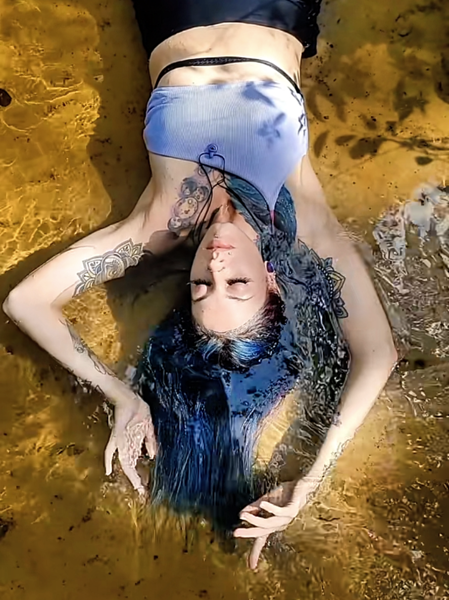@HollyBorealis🌌