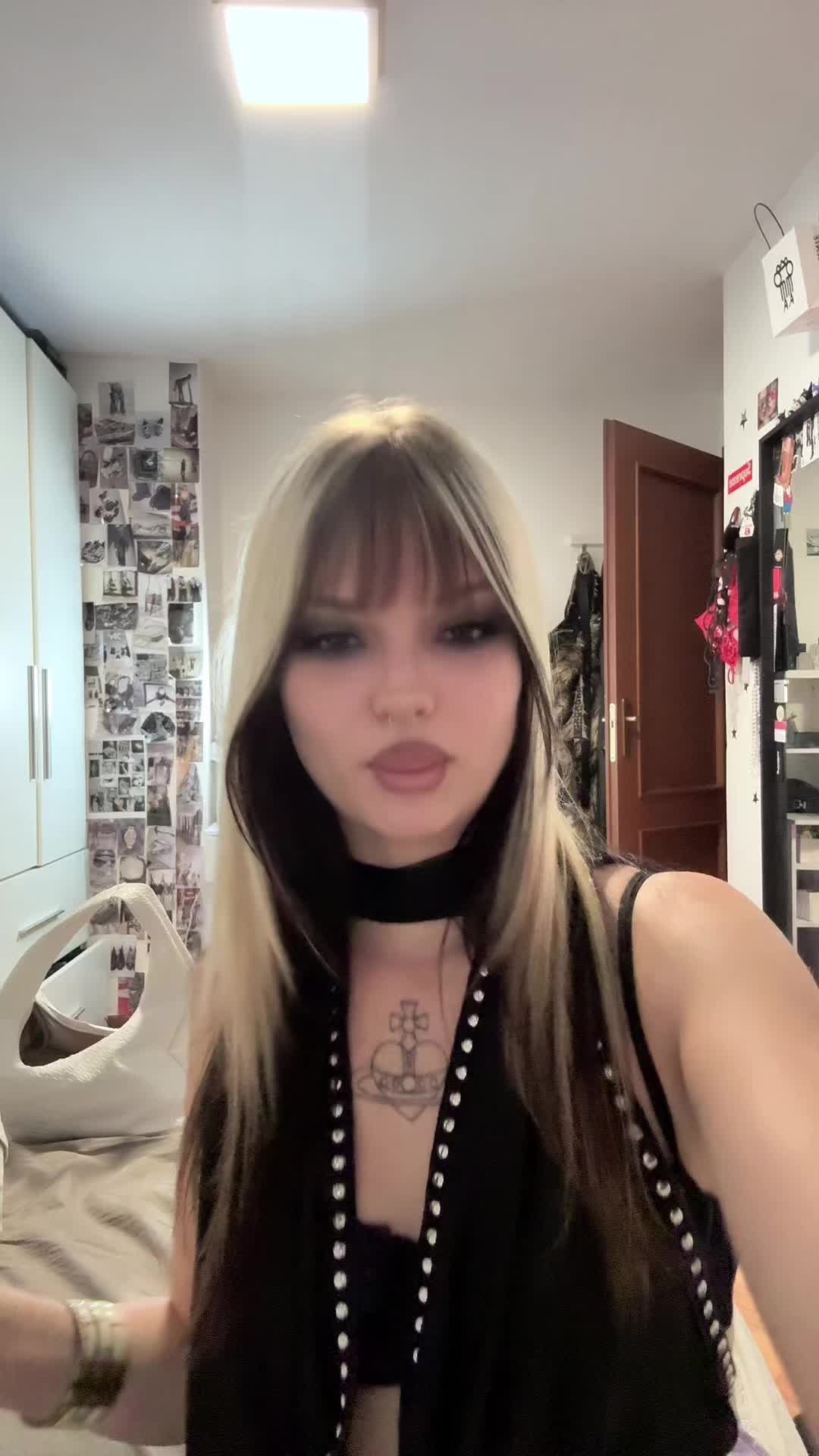 @lauralannii