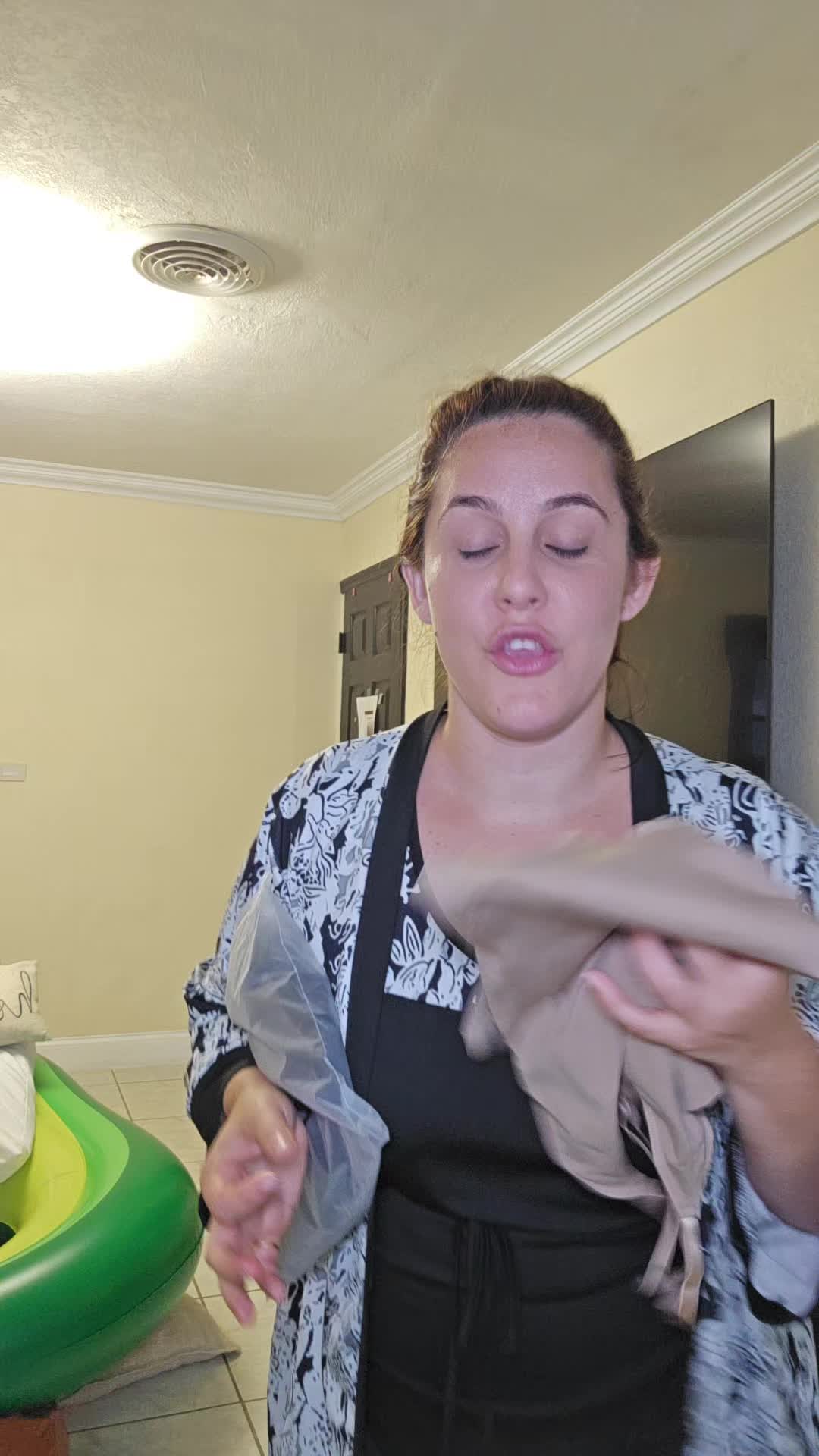 @YeinysVibes