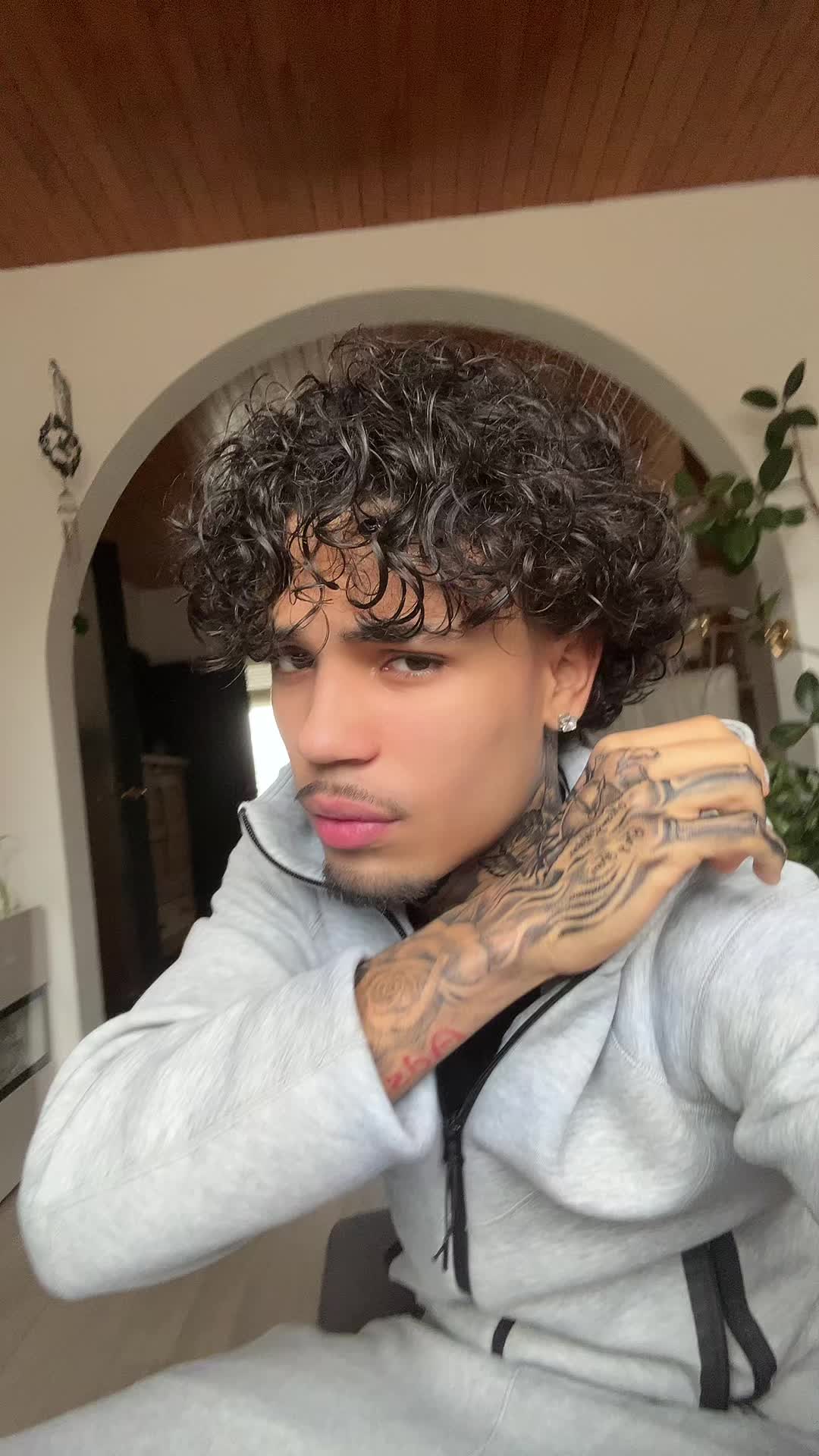 @Ads 1️⃣