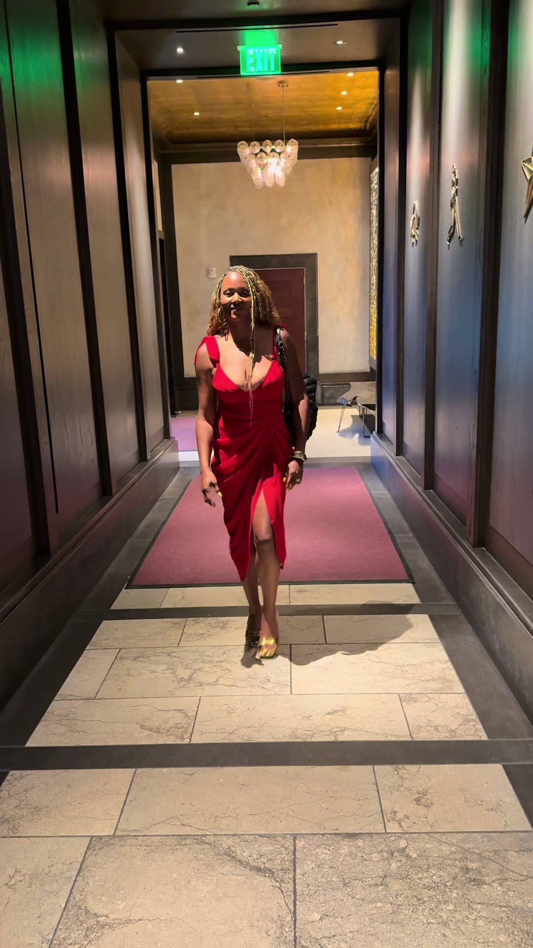@HollywoodNisha