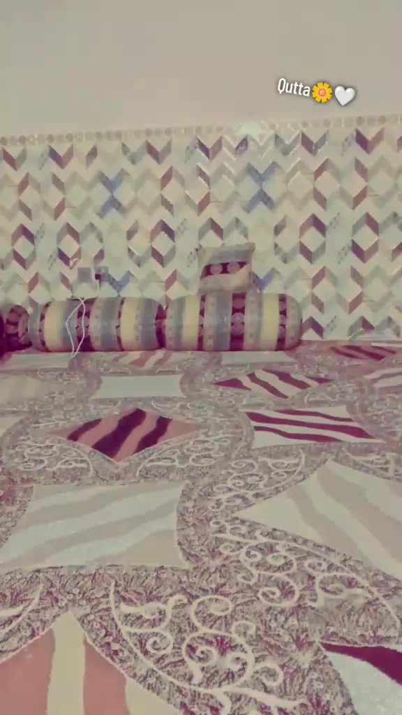 @{Miaنi🌸🤍}&deg;^&deg;