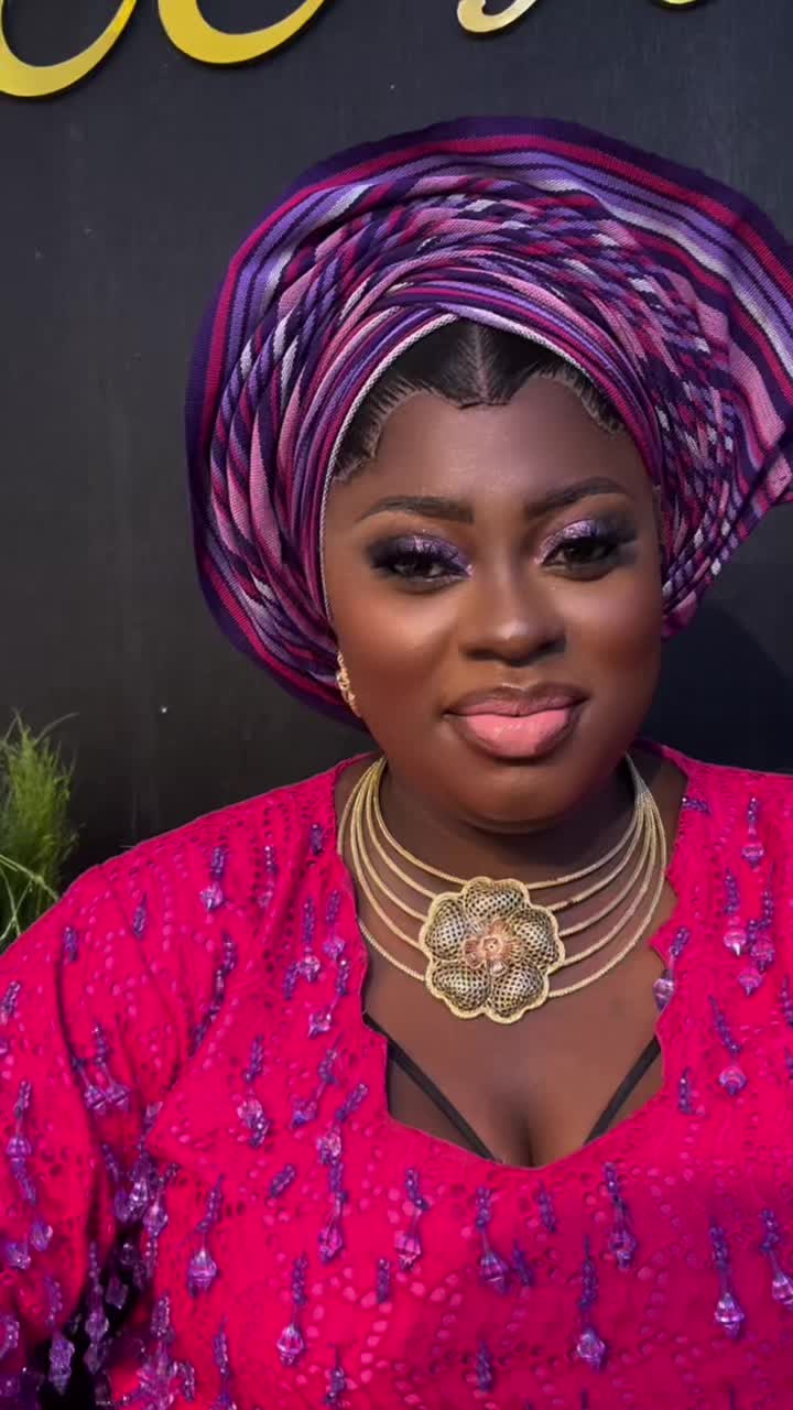 @MAKEUP/HAIRSTYLISTINIBEJULEKKI