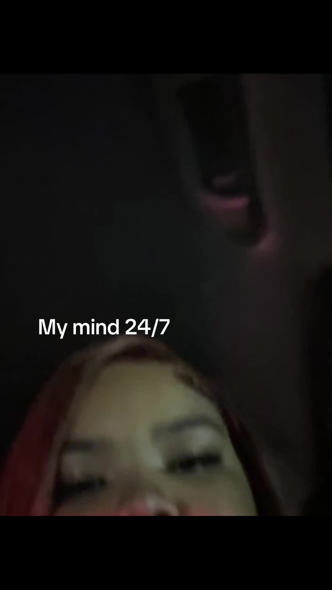 @🧍🏽&zwj;♀️