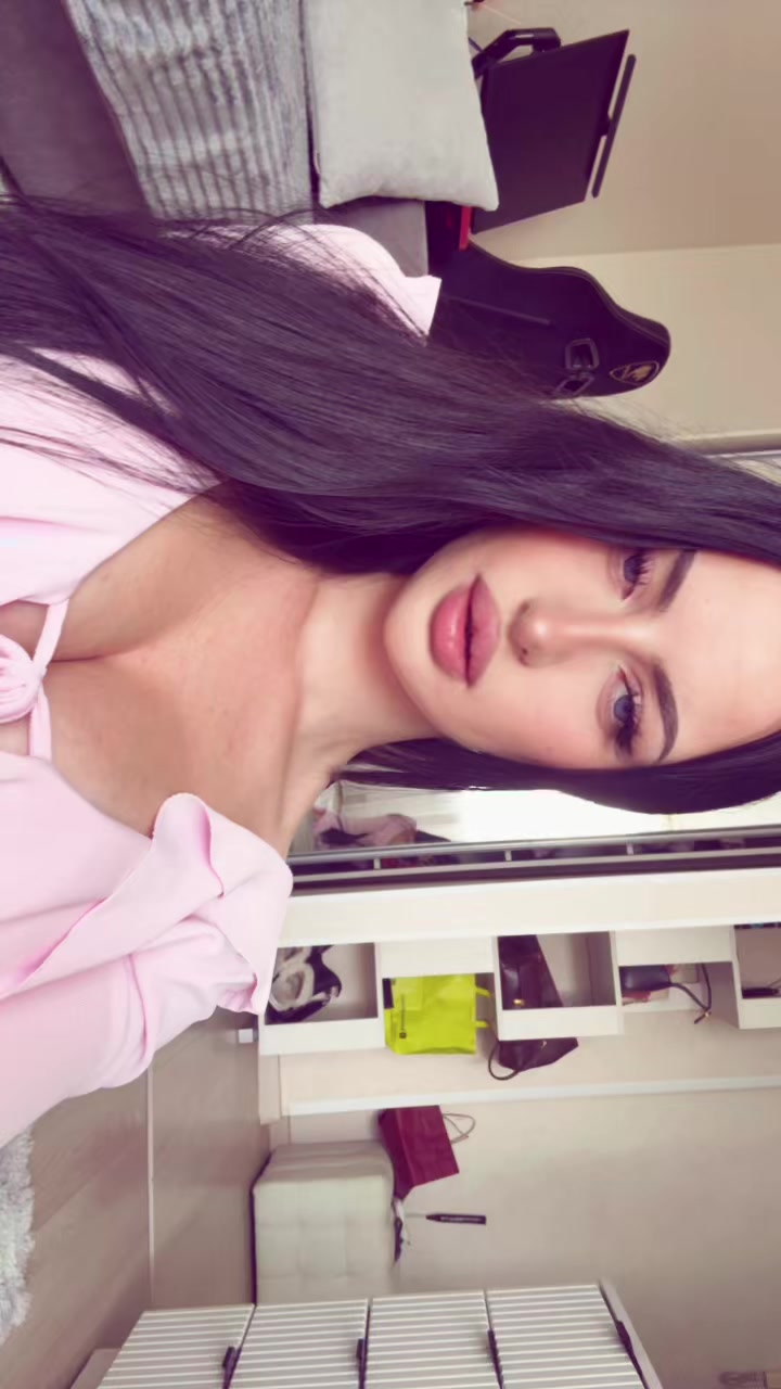 @ℐ𝓂_𝒩𝒾𝓀𝓀𝓎
