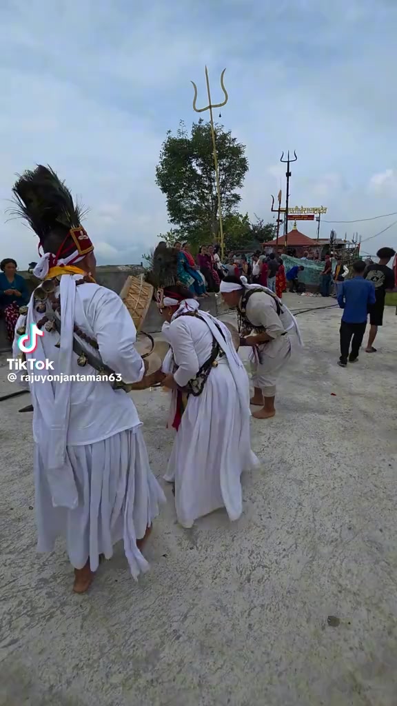@संगिता थीङ