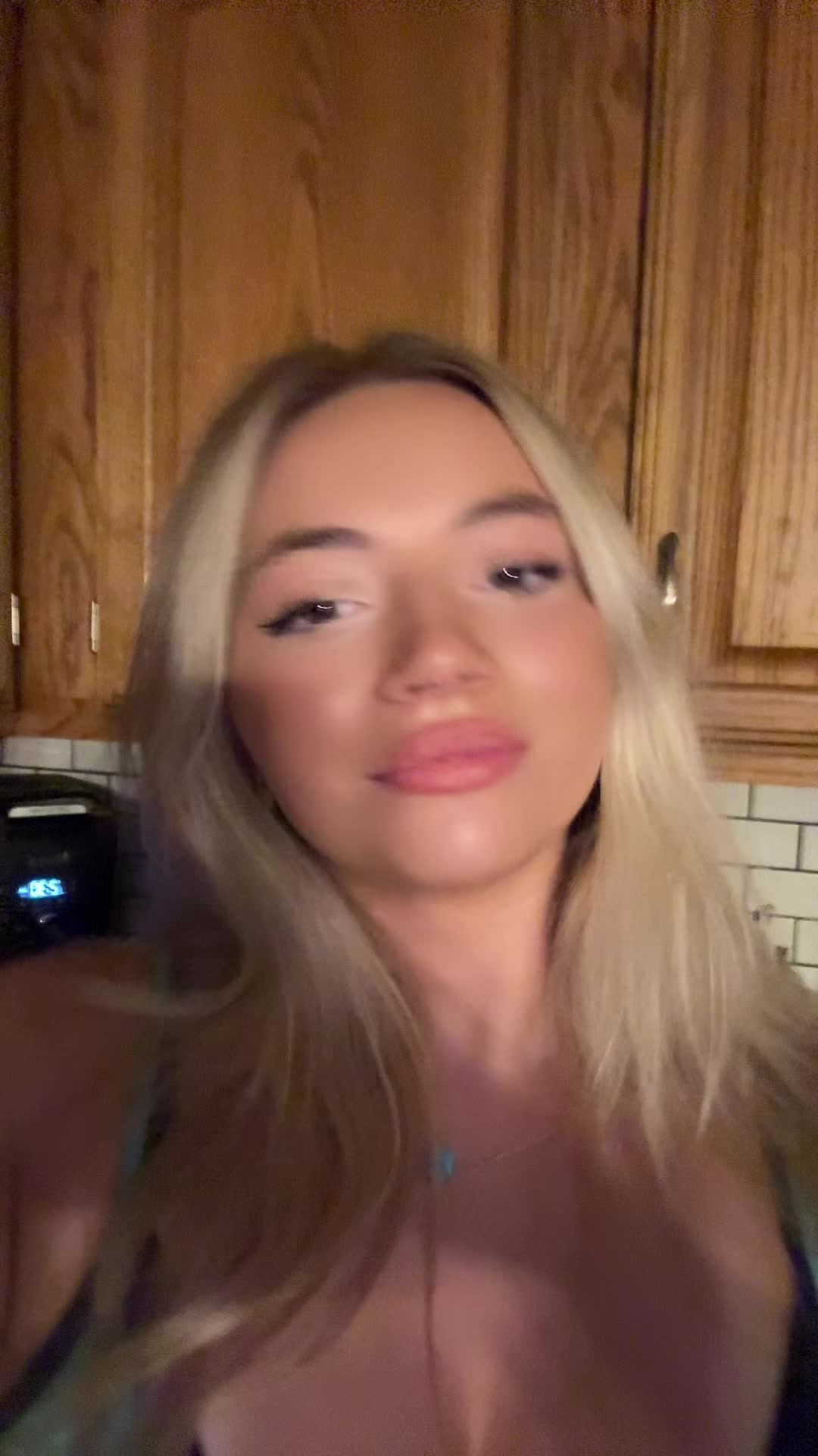 @👸🏼