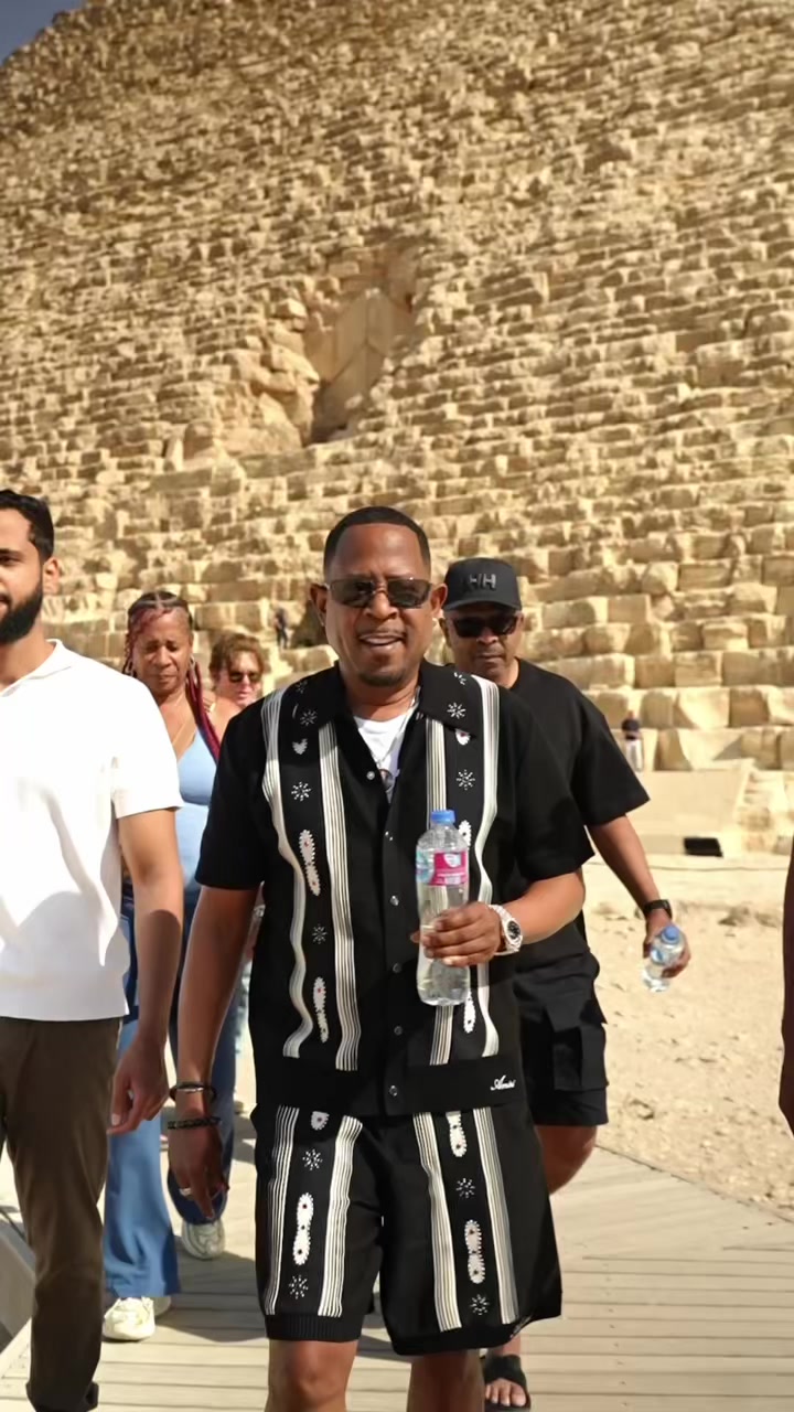 @The pyramids of Giza official