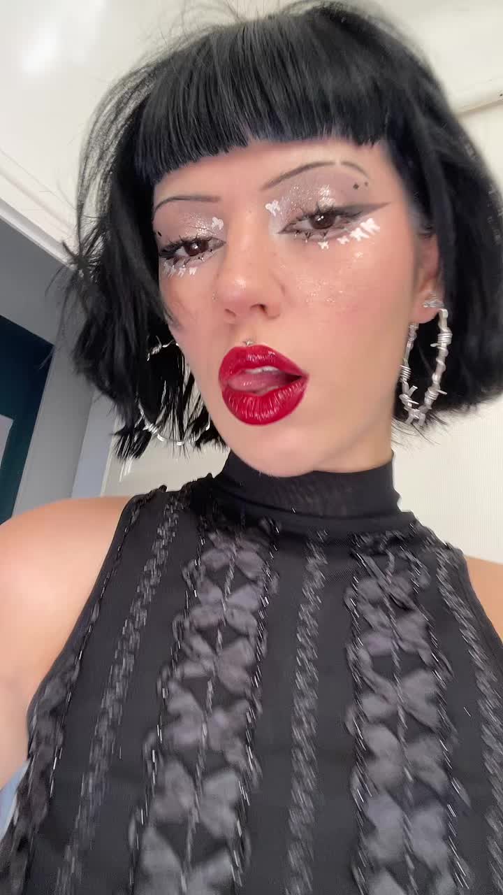 @Julia 🩴🫦
