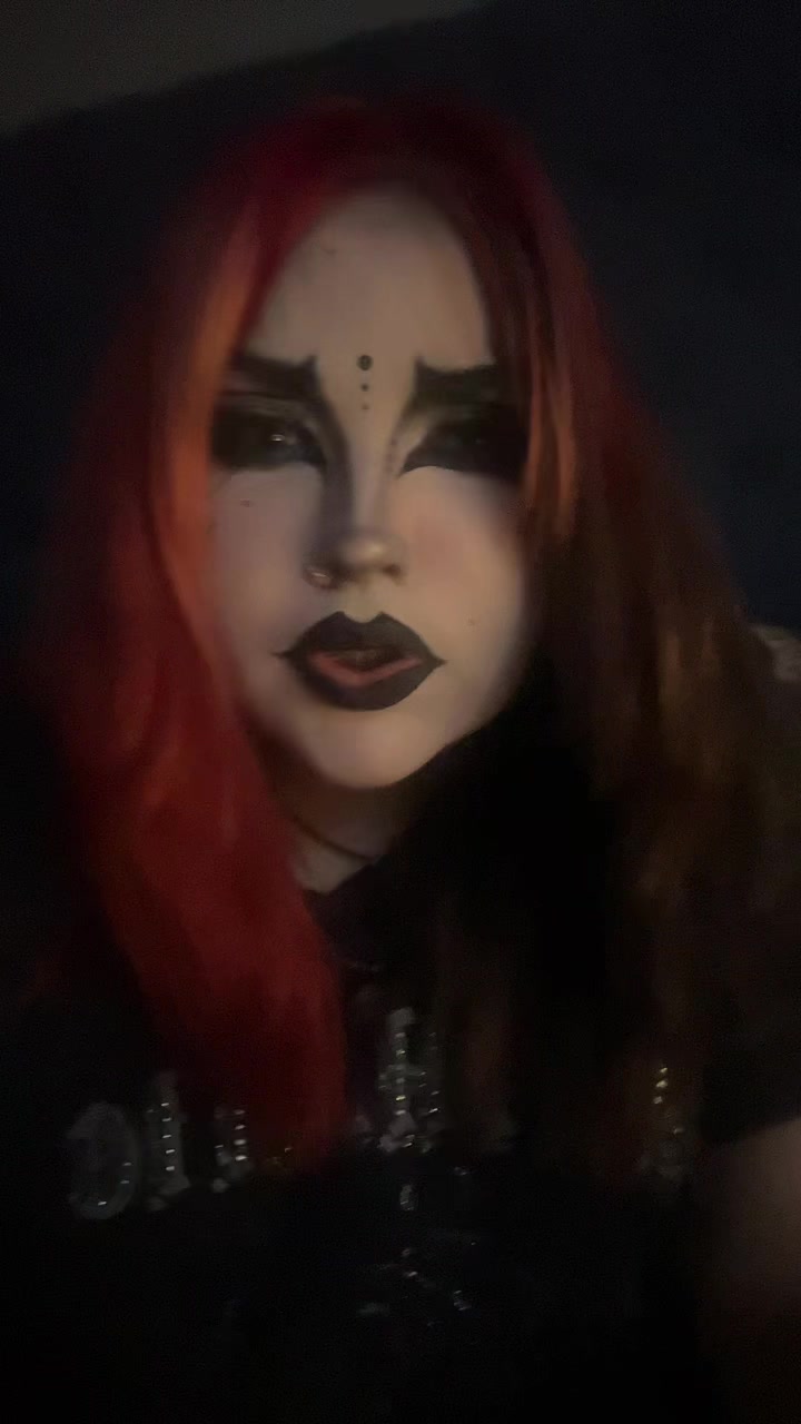 @livingdeadgirliemadz