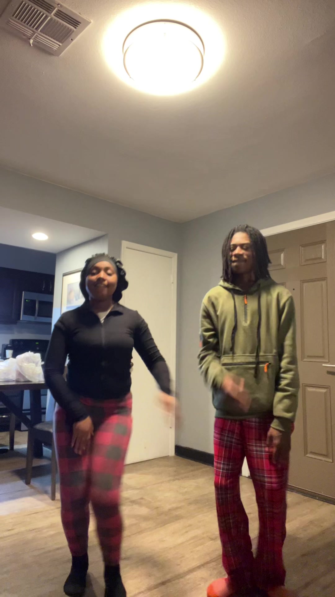 @kyla & zahyon 👩🏽&zwj;❤️&zwj;💋&zwj;👨🏾