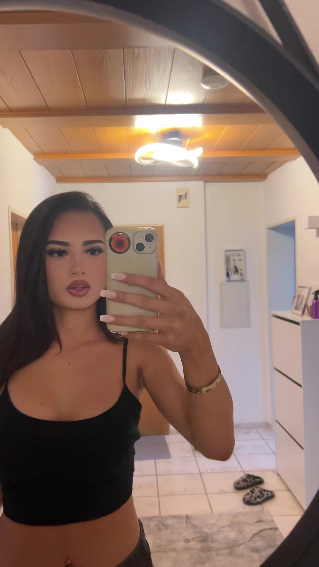 @anelamrn_