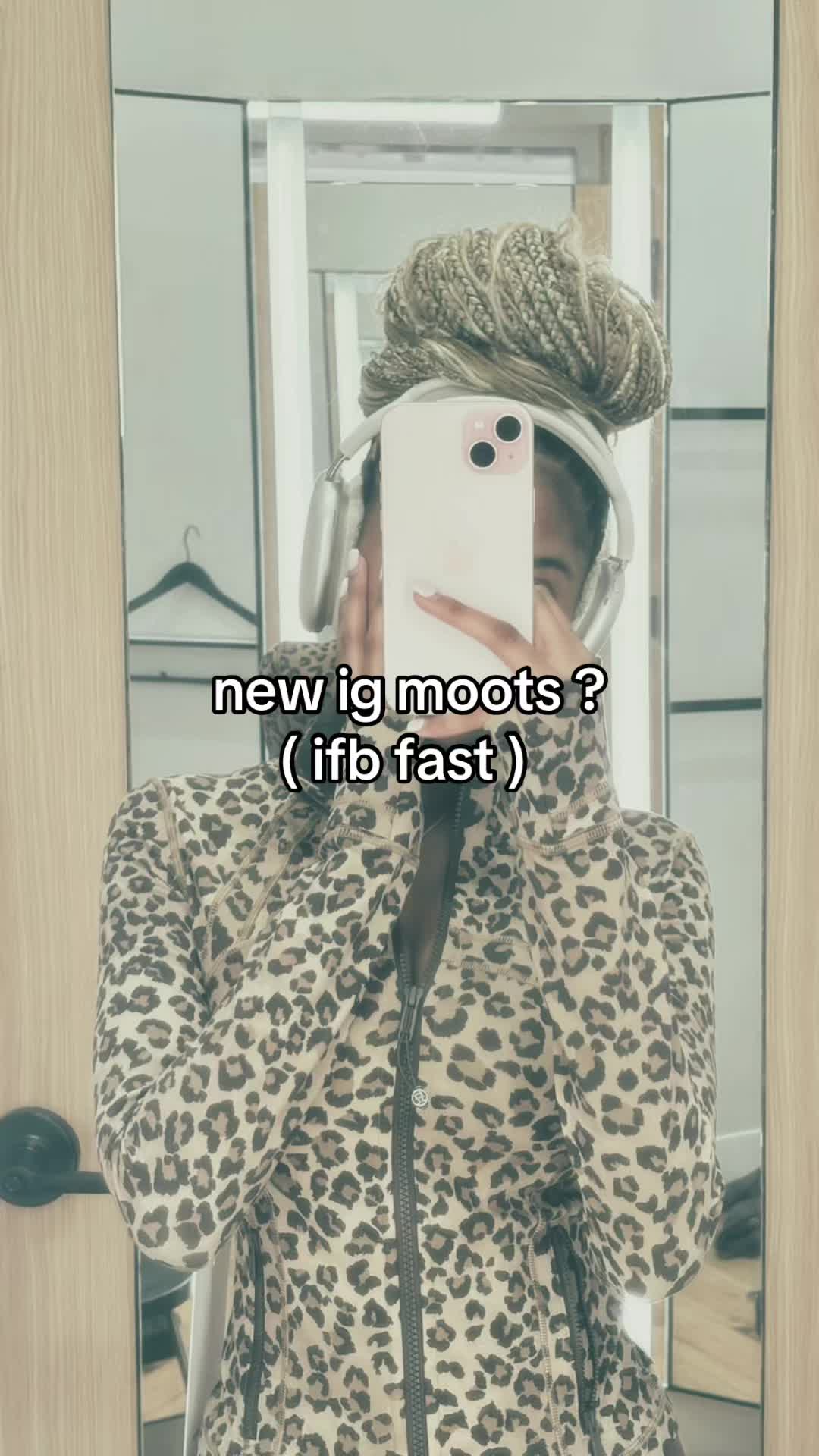 @ᥫ᭡.