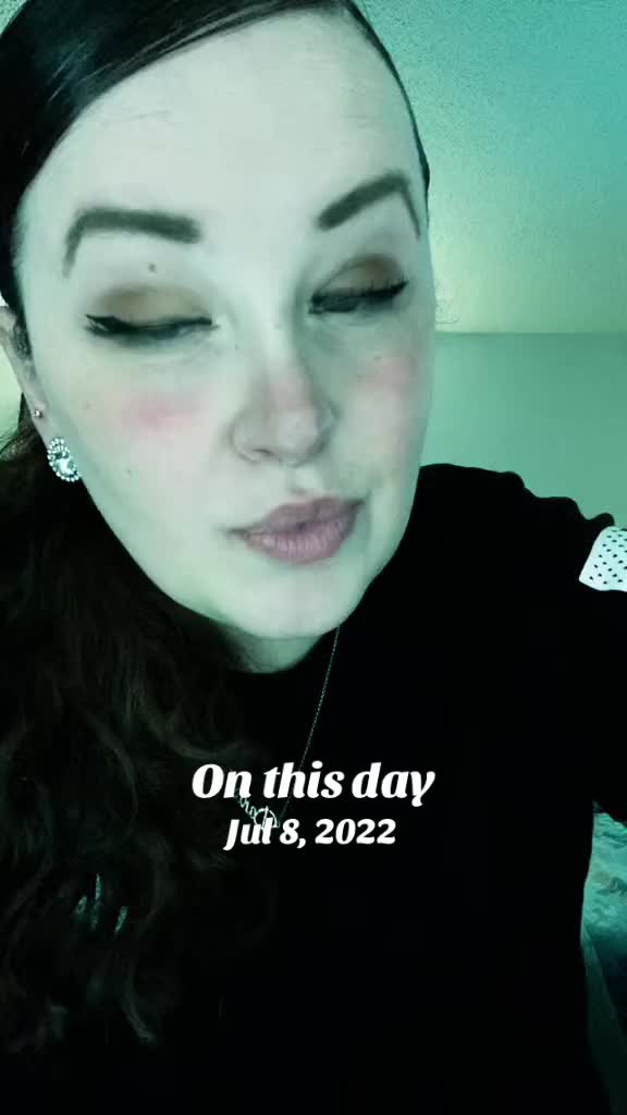 @JustASmallTownGirl🩷💜