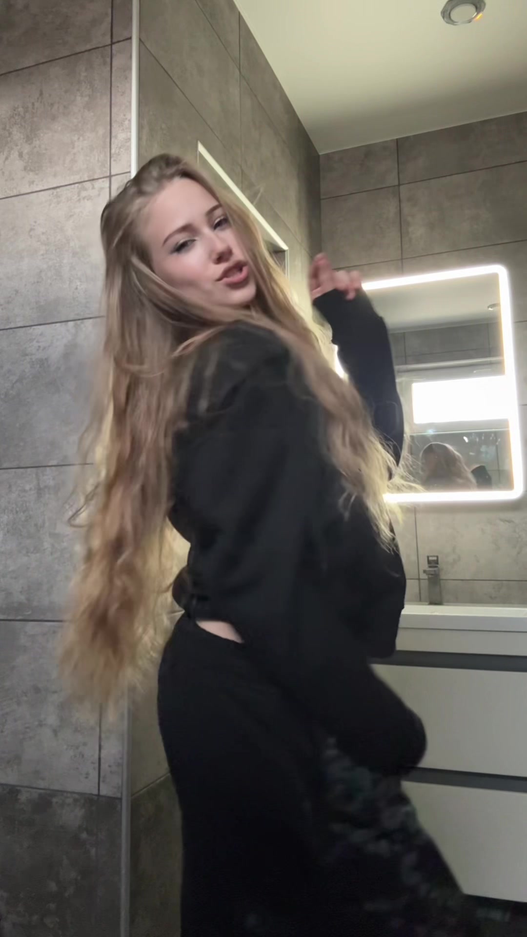 @999