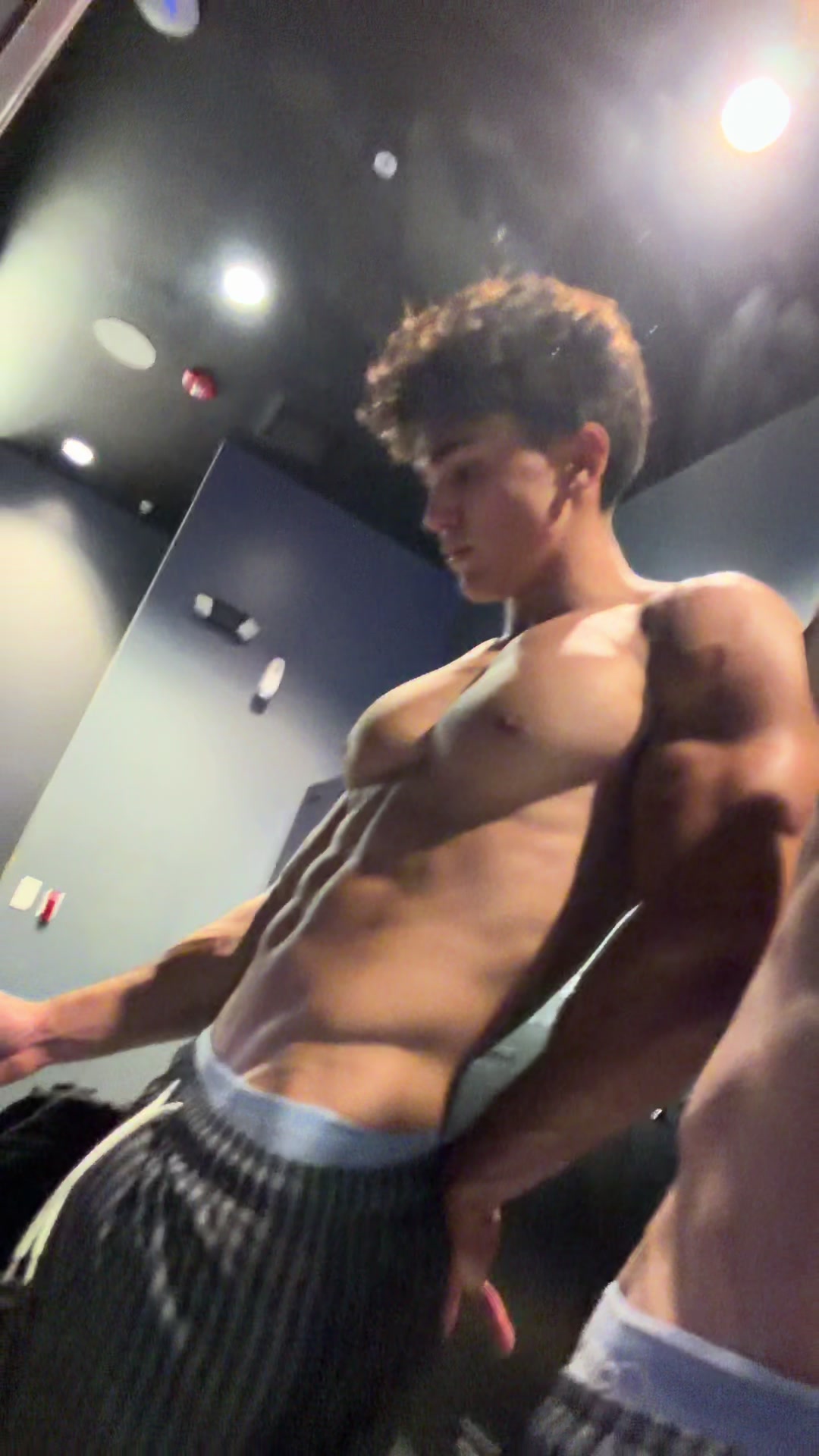 @Kalel🦸🏻♂️