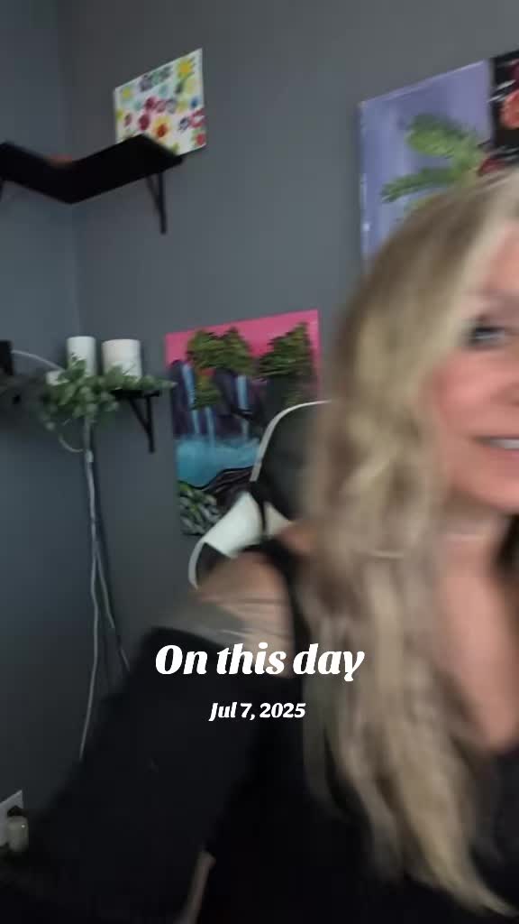 @Angie☮️