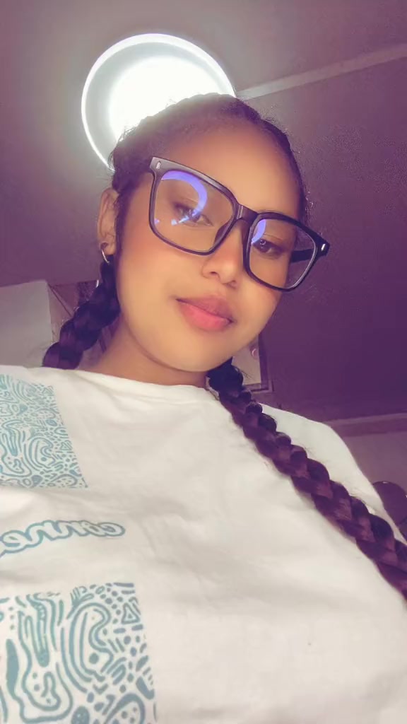 @𝒦ℴ𝓁ℴ𝒾𝓃𝒶 🍒