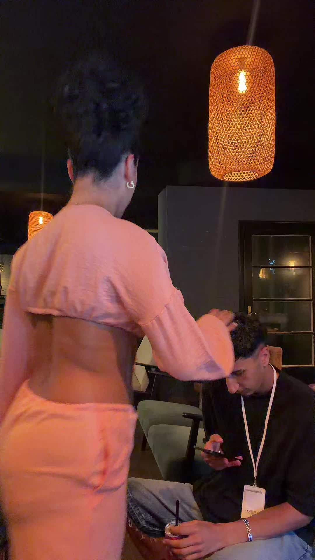 @Vinoschh