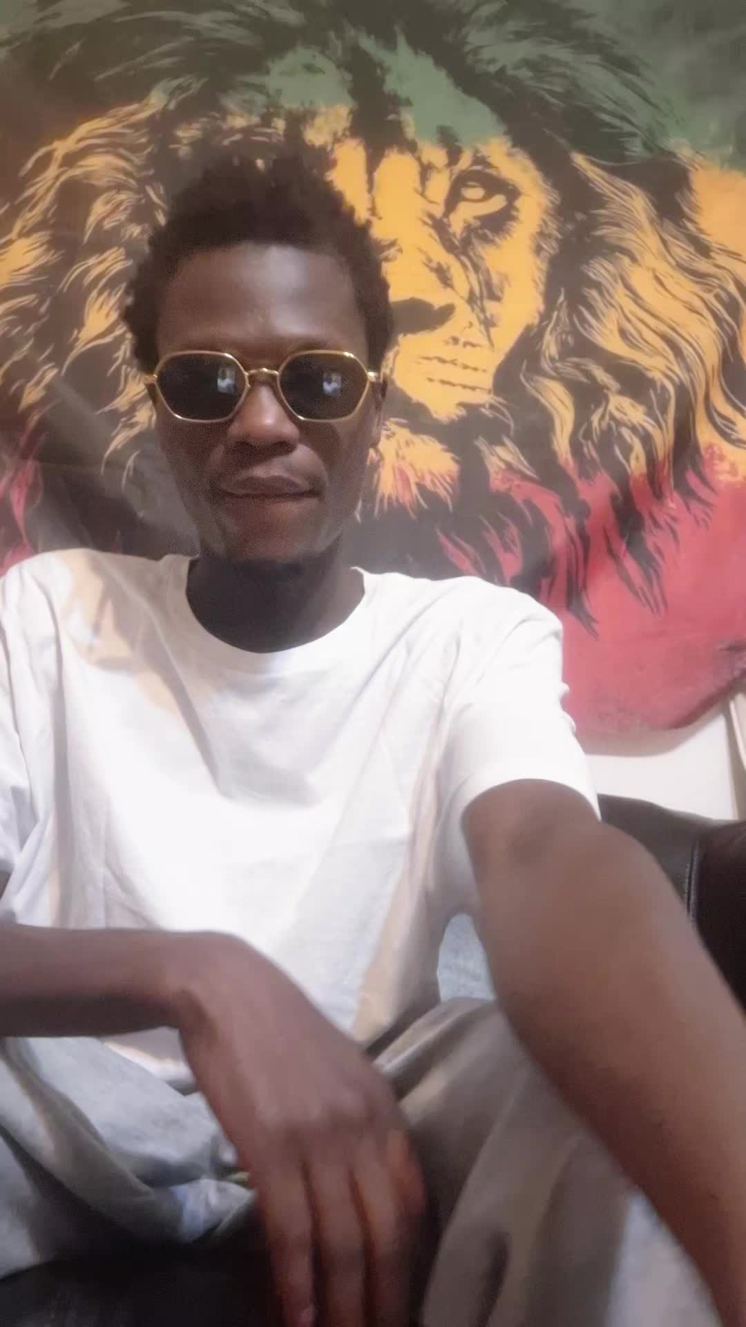 @African King 🥰🤑