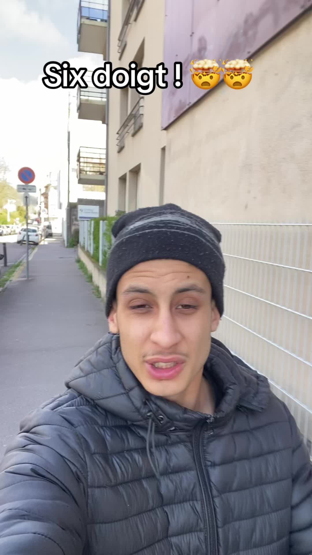 @six_doigtofficiel