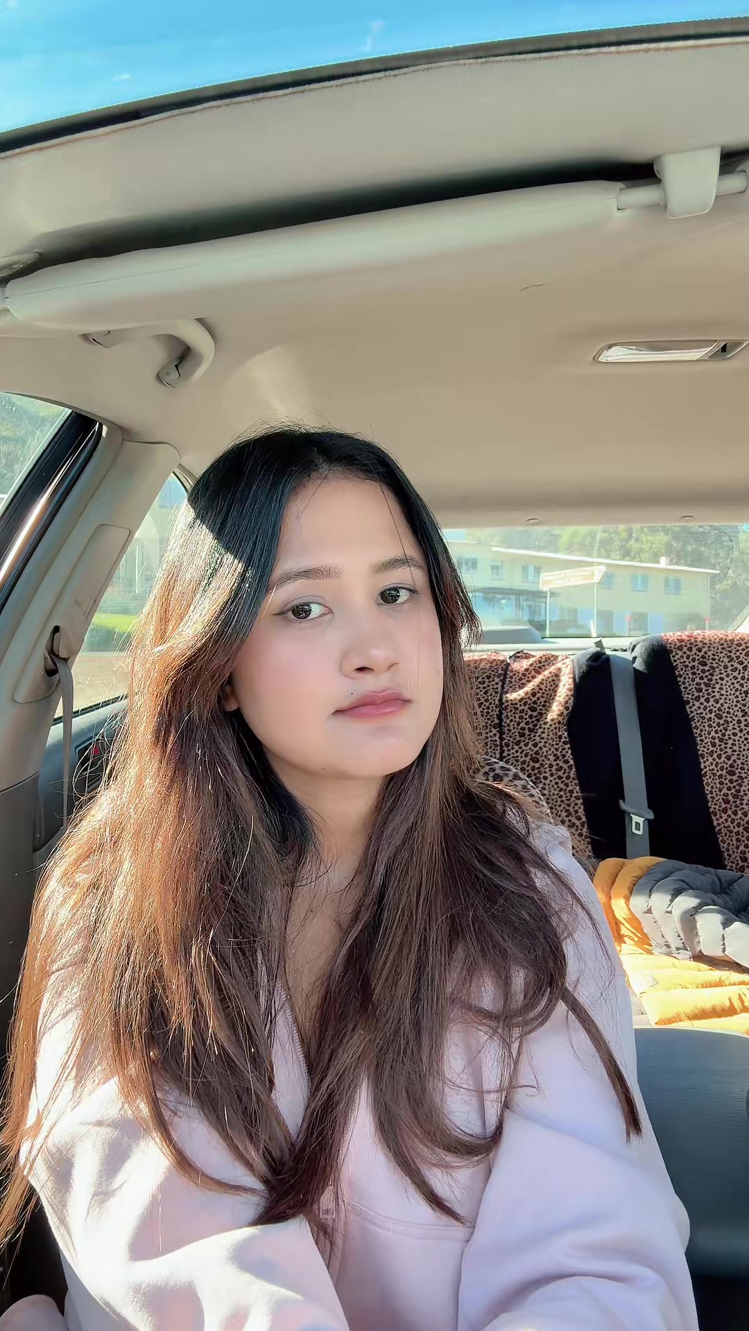 @एली🪐