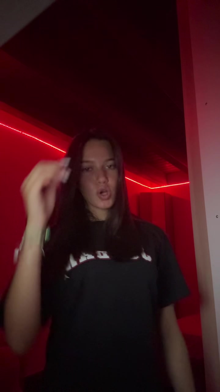 @𝟐𝟐