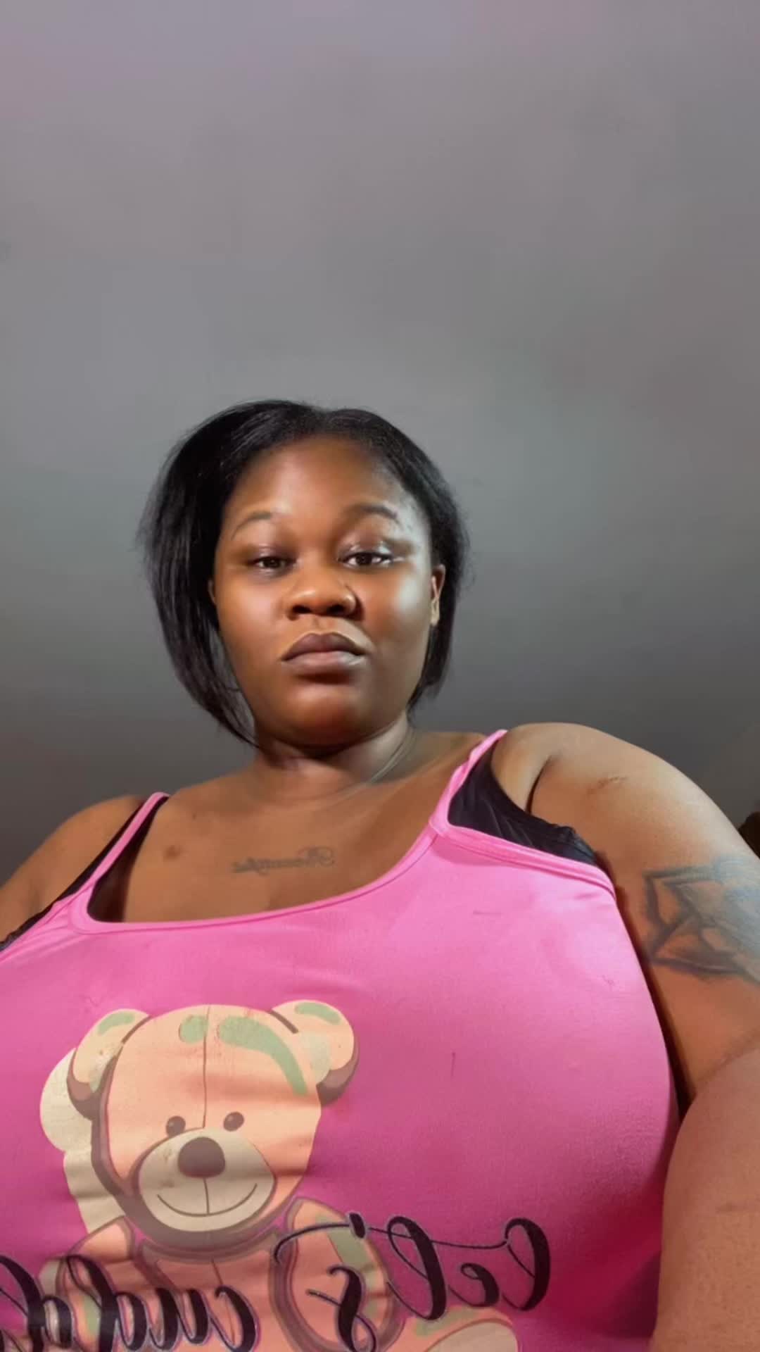 @Nina Brown592