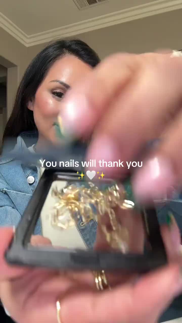 @GlossyChicGoddess
