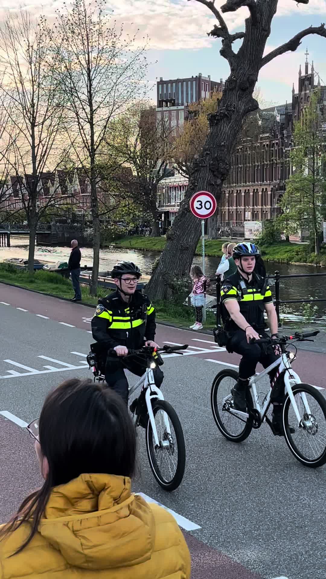 @Leidenlocal