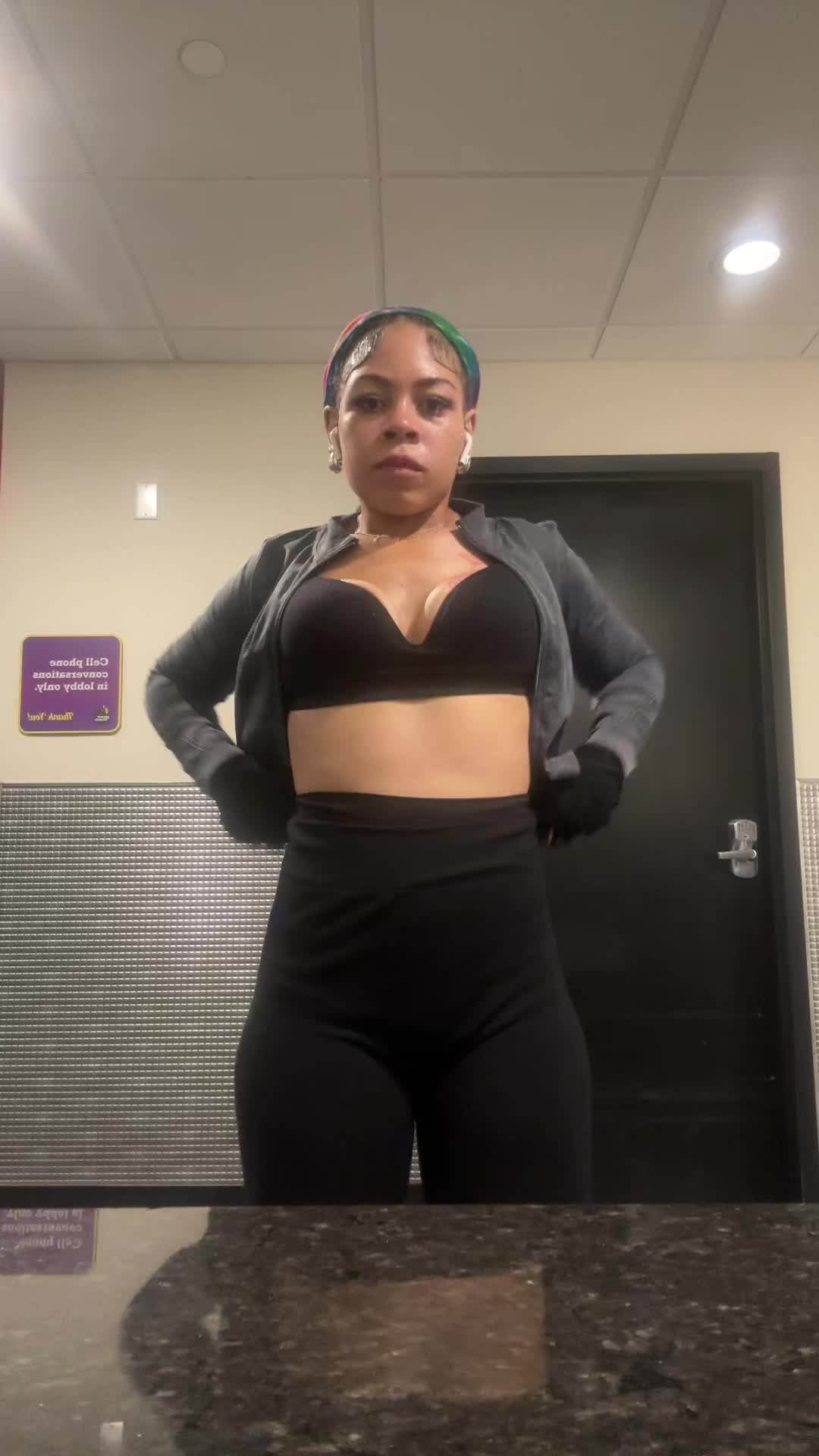 @GlossyAaaaa