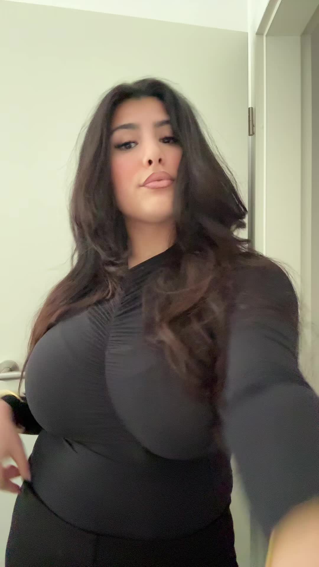@axinhayat