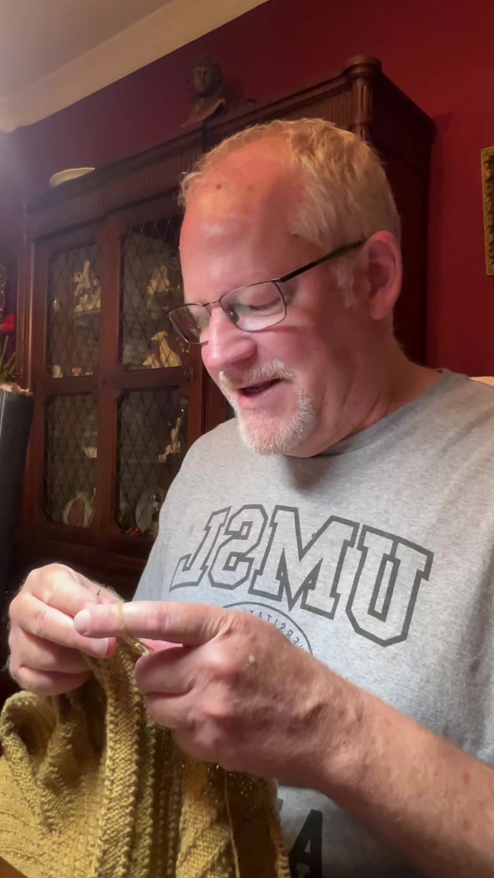 @Randy Knits to Relax
