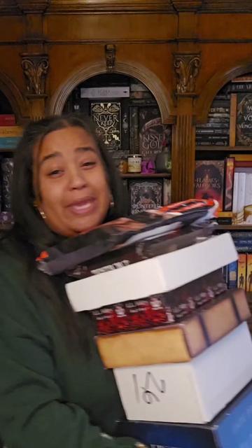 @Shaesicles 📚 Book Wyrm✍️