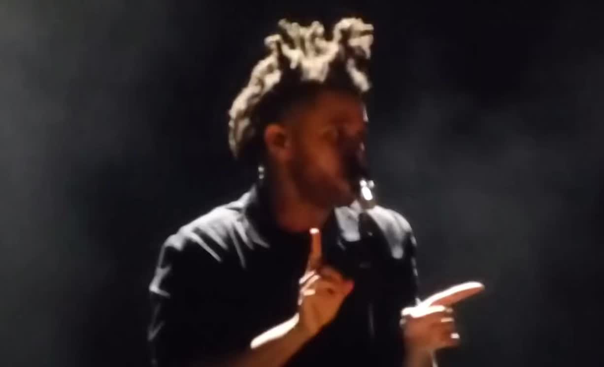 @￼