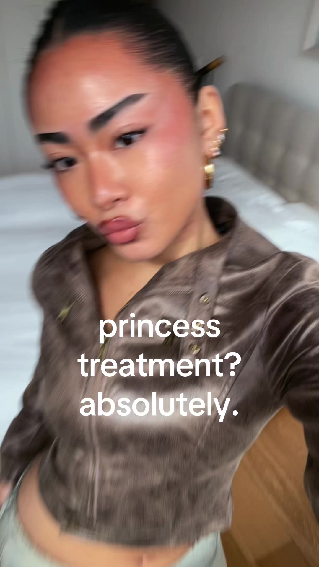 @TH💋NIA