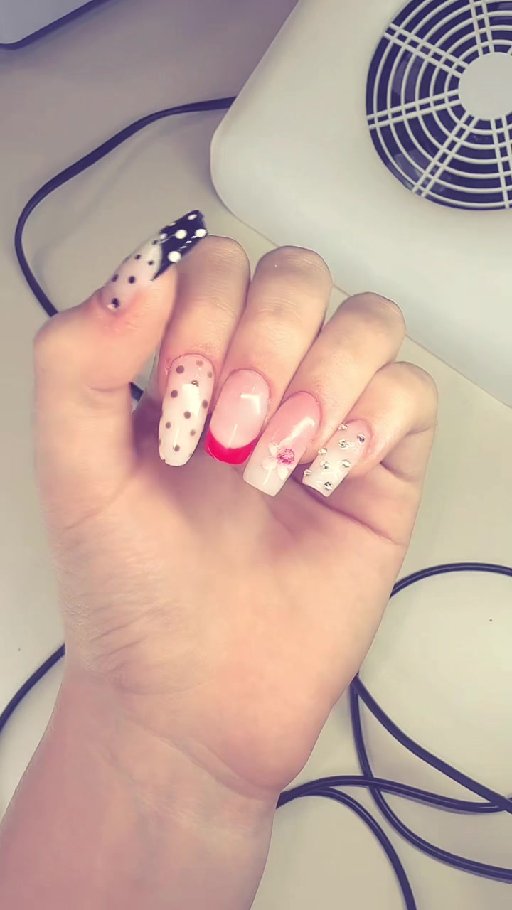 @nails_by_ellenia