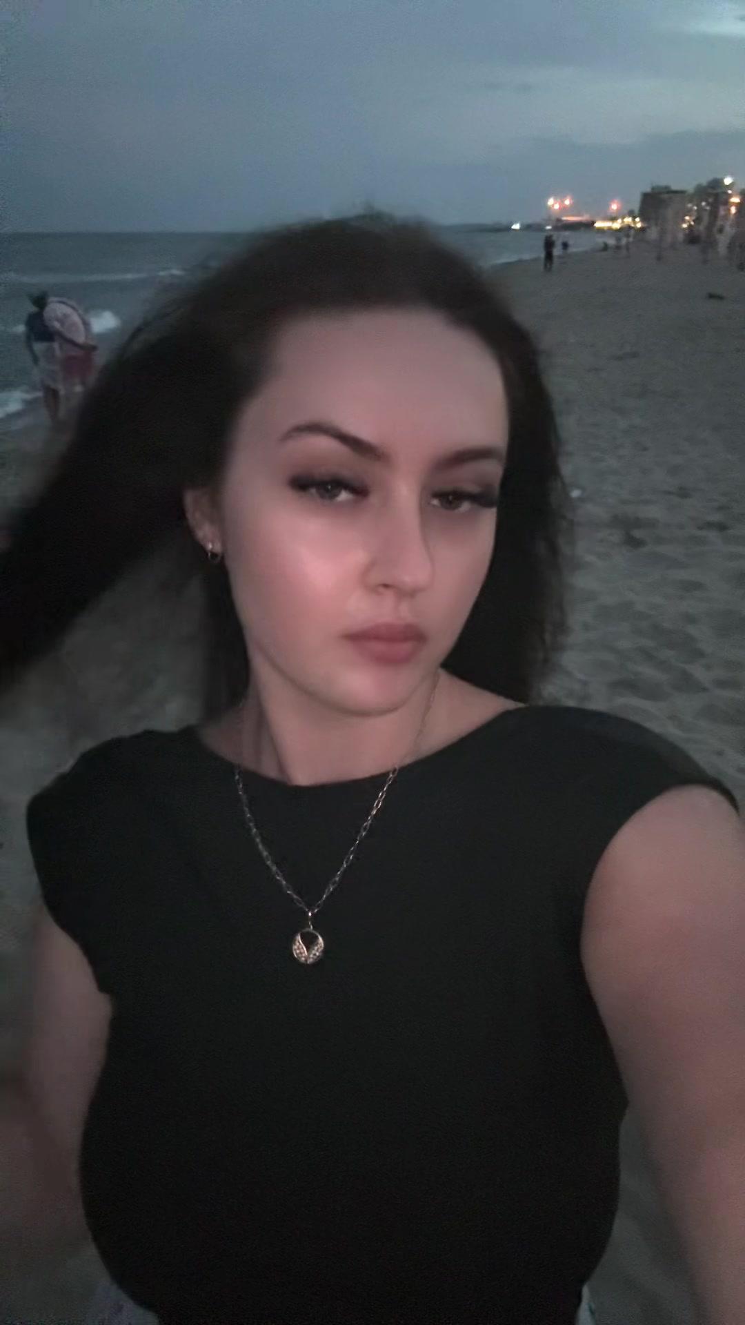 @_elenau_