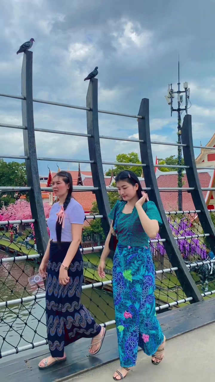 @🦋Nang Khin Moe🦋( ခင်မိုး )🍃