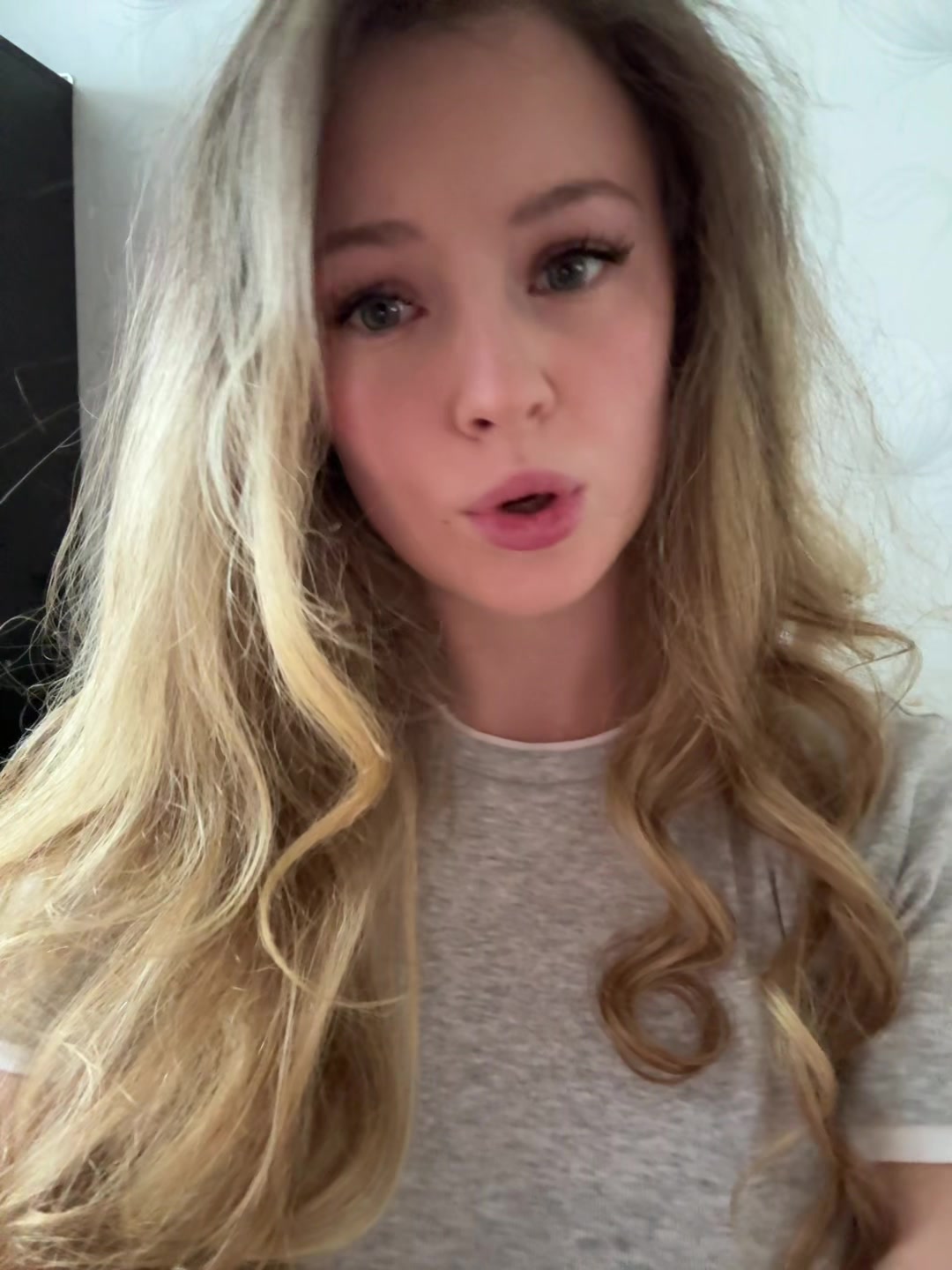 @<3